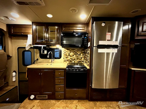 2017 Thor Windsport 35M RV Photo 2