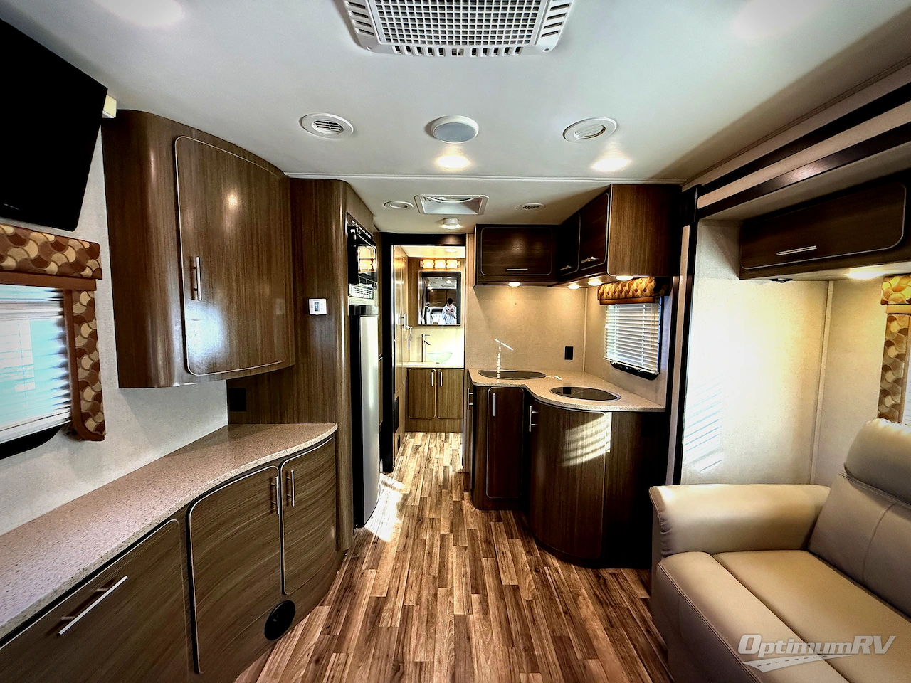 2015 Renegade Village 25RBS Photo 4