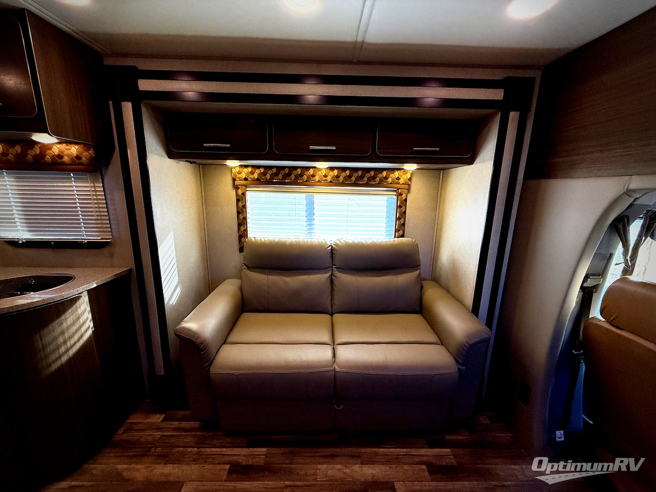 2015 Renegade Village 25RBS Photo 6