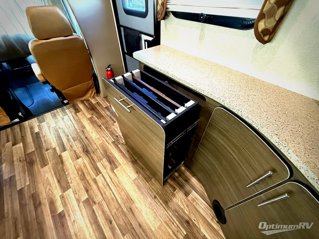 2015 Renegade Village 25RBS Photo 9