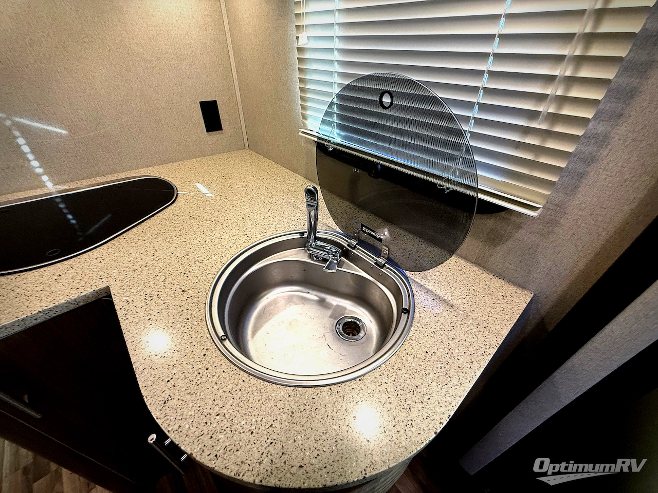 2015 Renegade Village 25RBS Photo 12