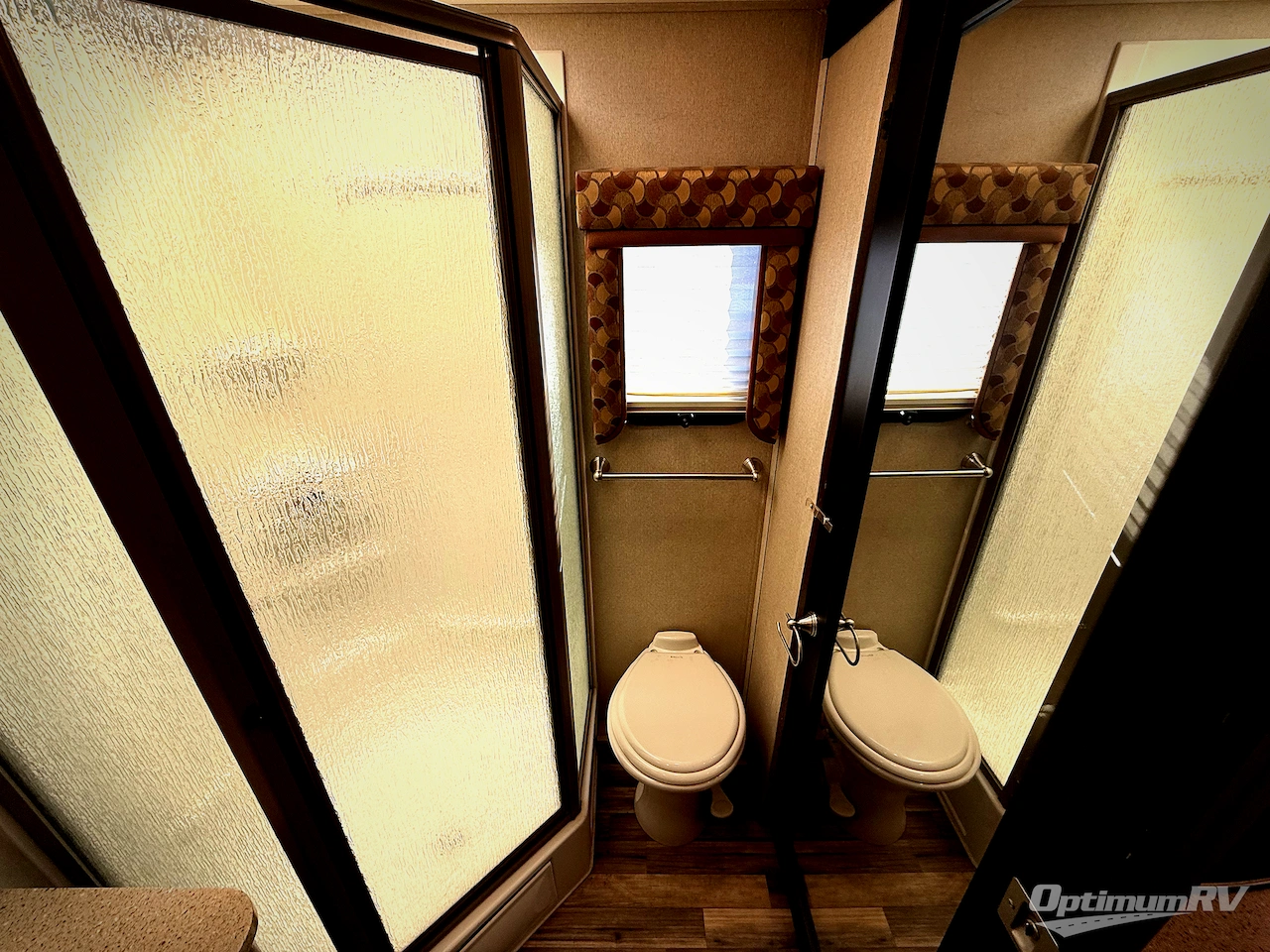 2015 Renegade Village 25RBS Photo 18