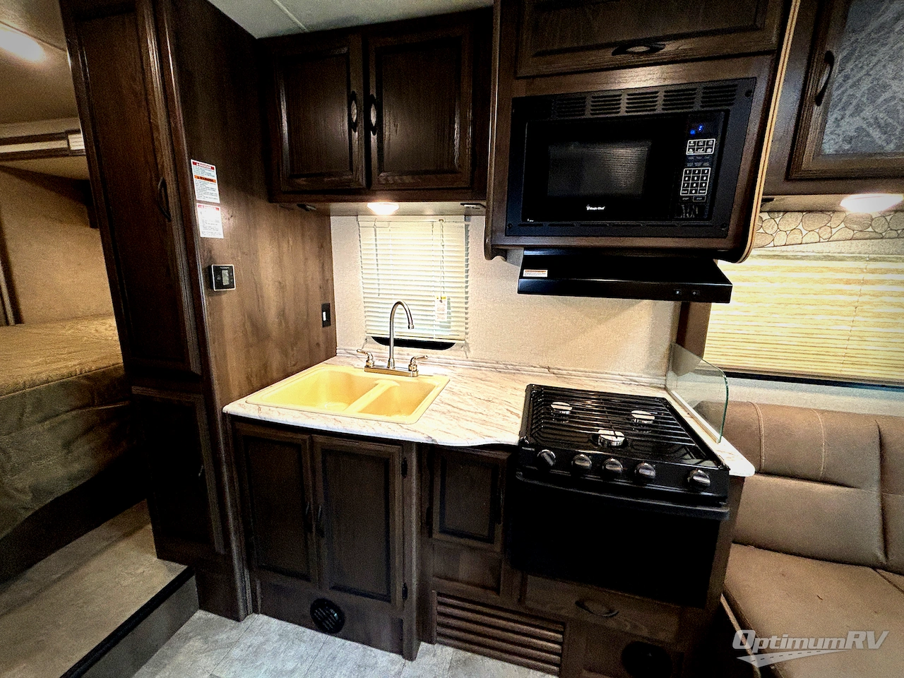 2018 Coachmen Freelander 26RS Chevy 4500 Photo 15
