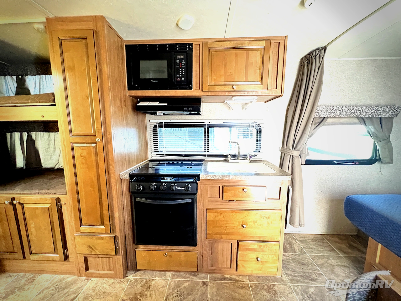 2016 Forest River Rockwood Mini Lite 2304 Photo 6