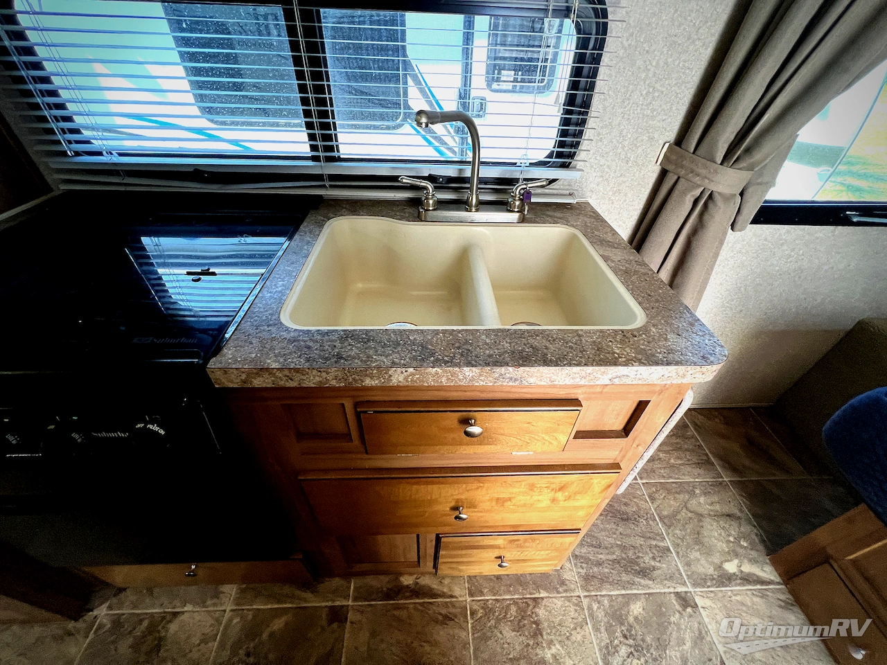 2016 Forest River Rockwood Mini Lite 2304 Photo 7