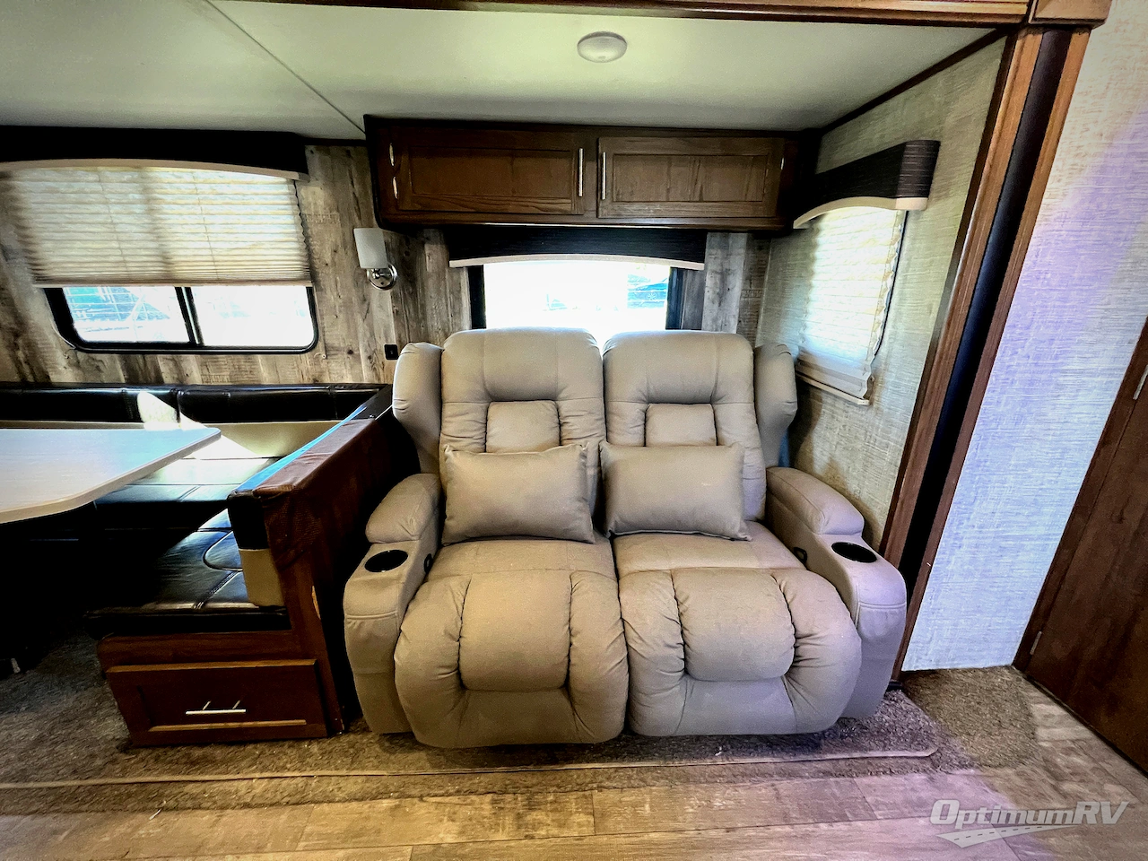 2020 Gulf Stream Kingsport 301TB Photo 7