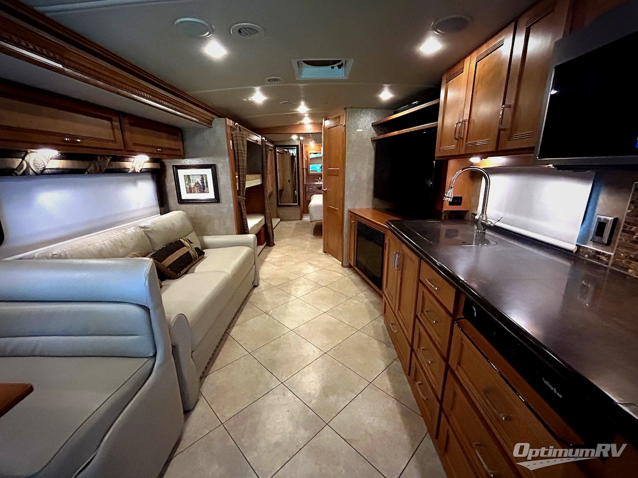 2016 Winnebago Forza 38R Photo 3