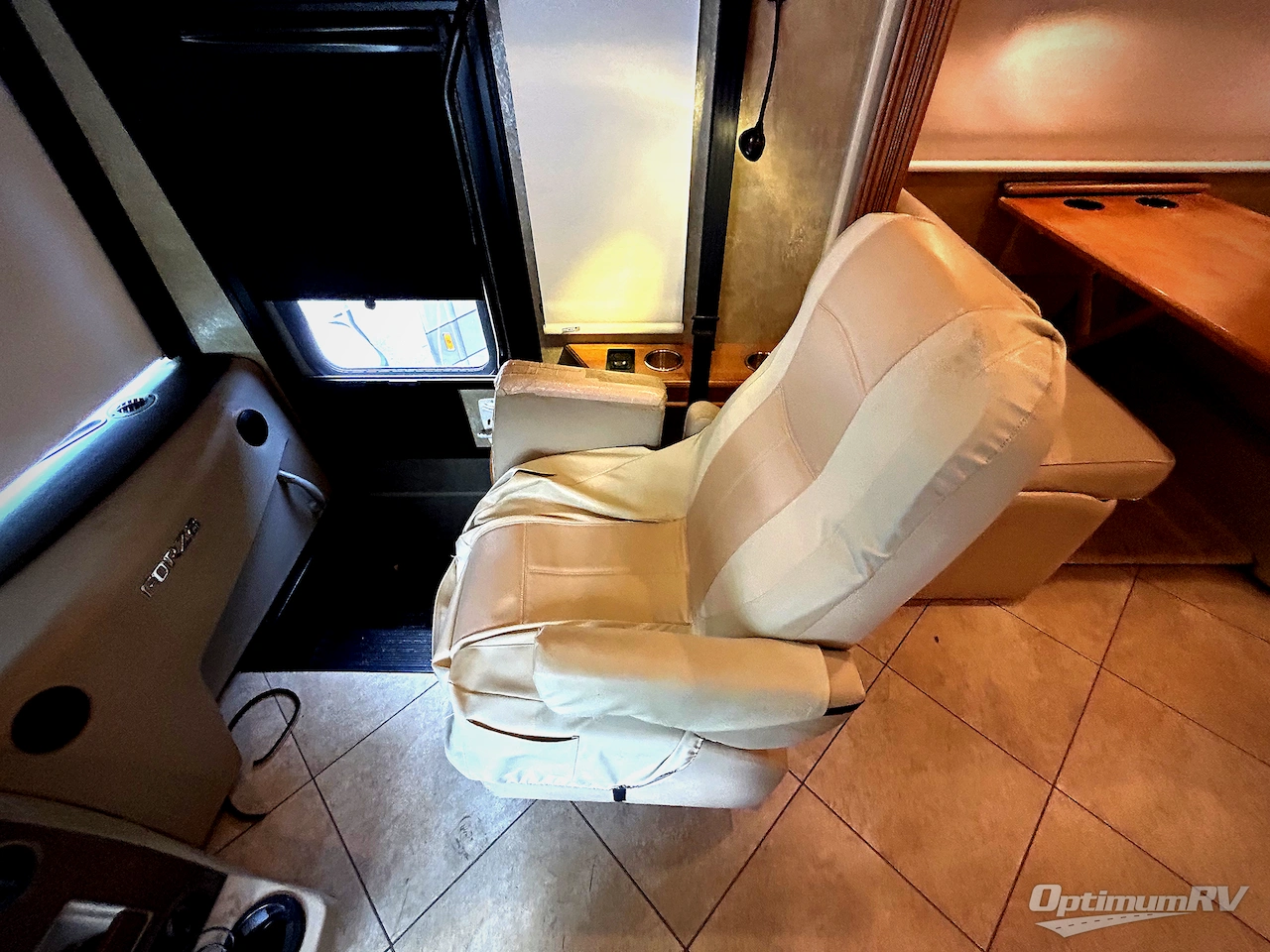 2016 Winnebago Forza 38R Photo 8