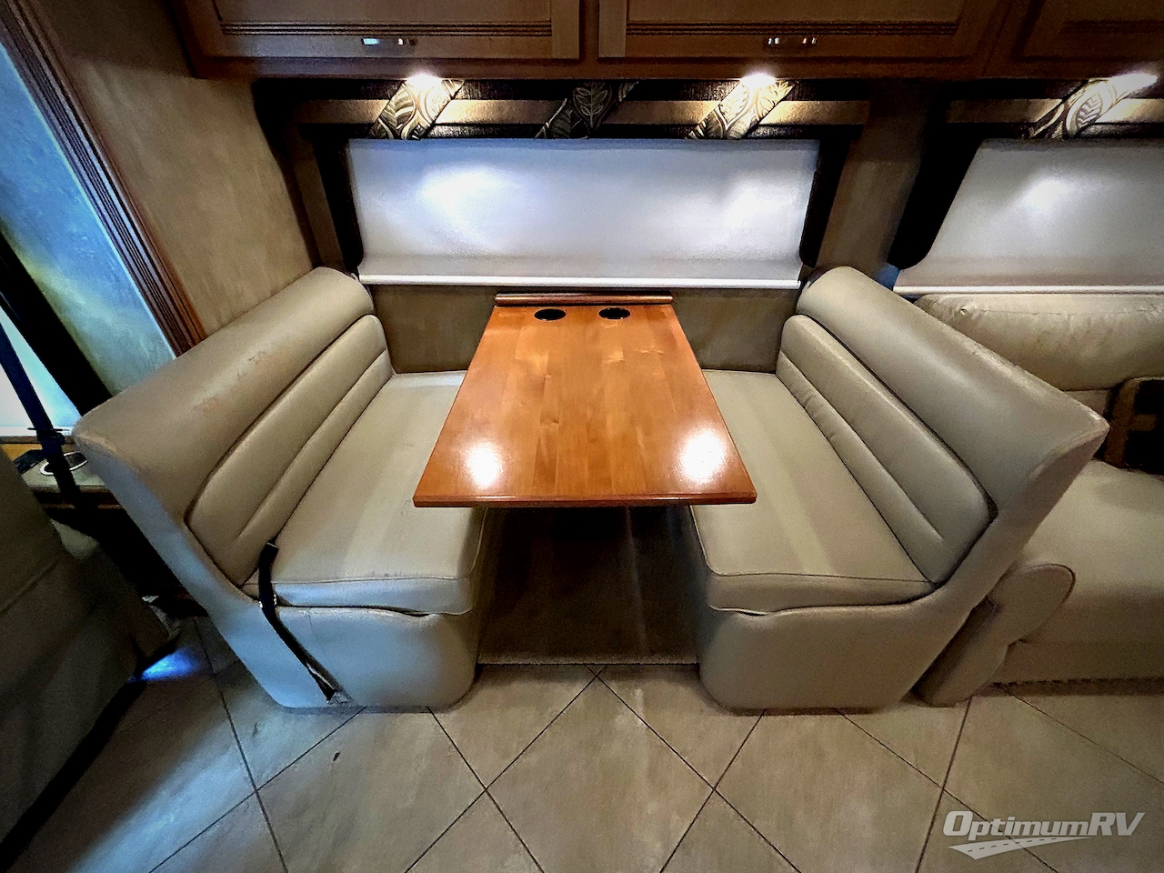 2016 Winnebago Forza 38R Photo 9