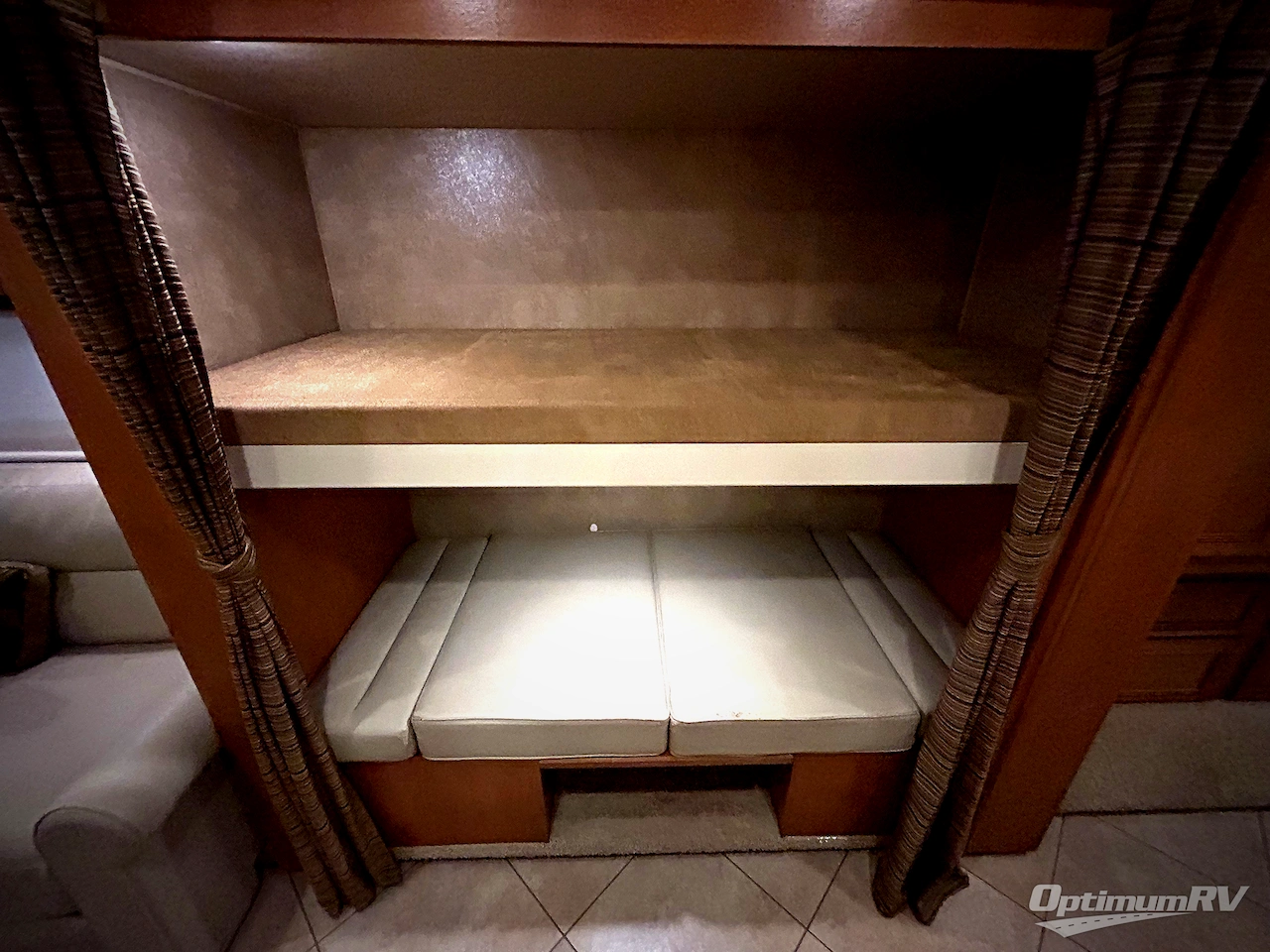 2016 Winnebago Forza 38R Photo 14