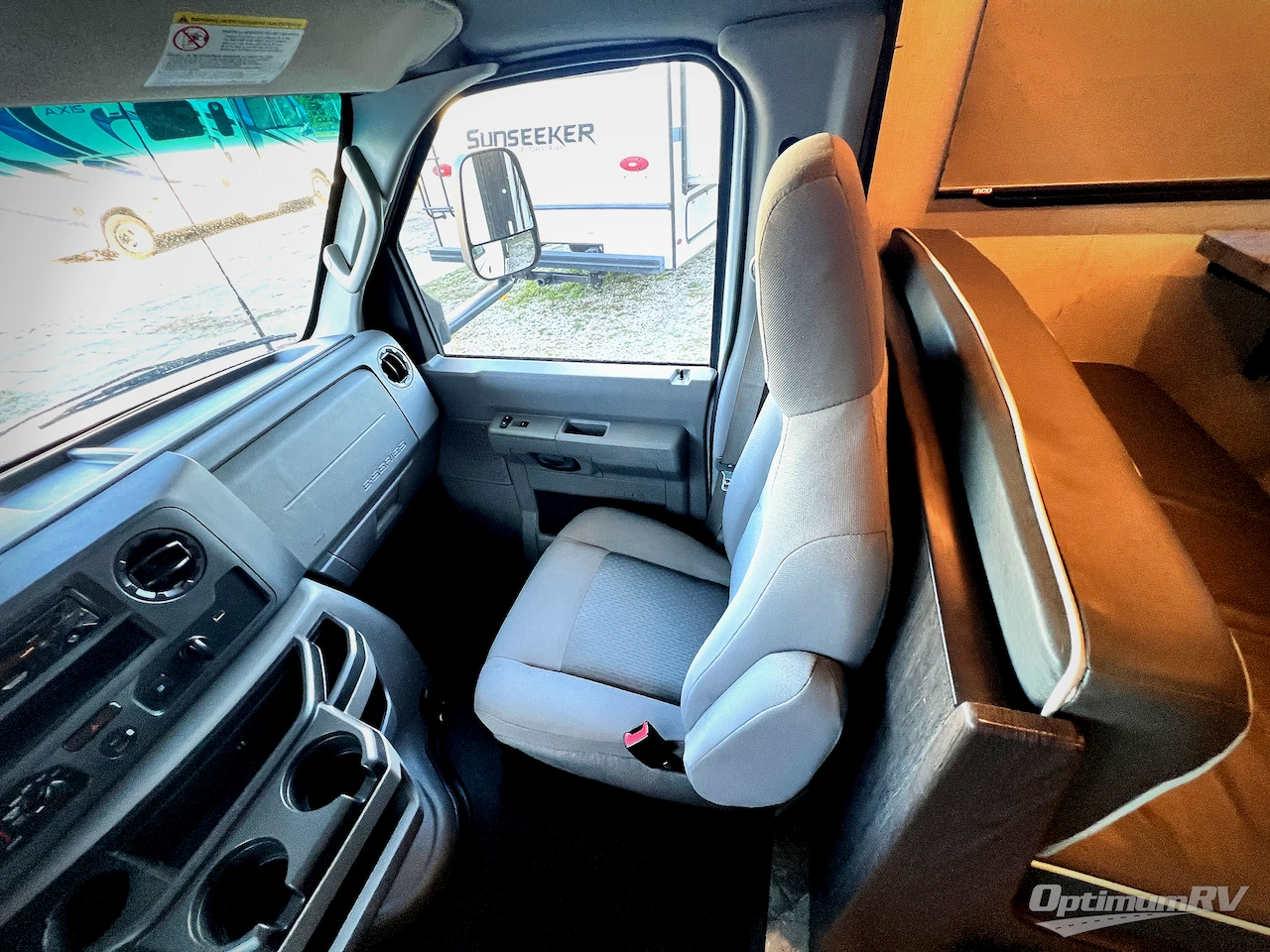 2023 Forest River Sunseeker LE 3250DSLE Ford Photo 8