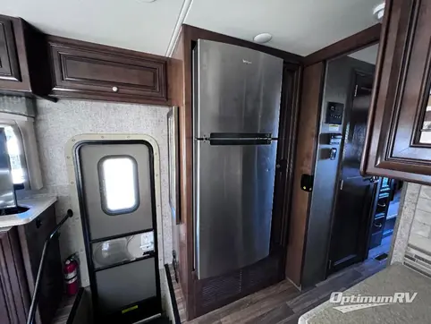 2017 Thor Miramar 34.4 RV Photo 3
