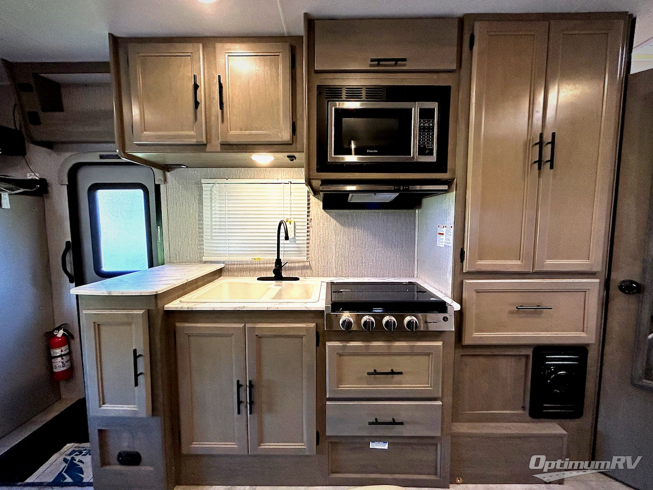 2022 Coachmen Freelander 22XG Ford 350 Photo 6