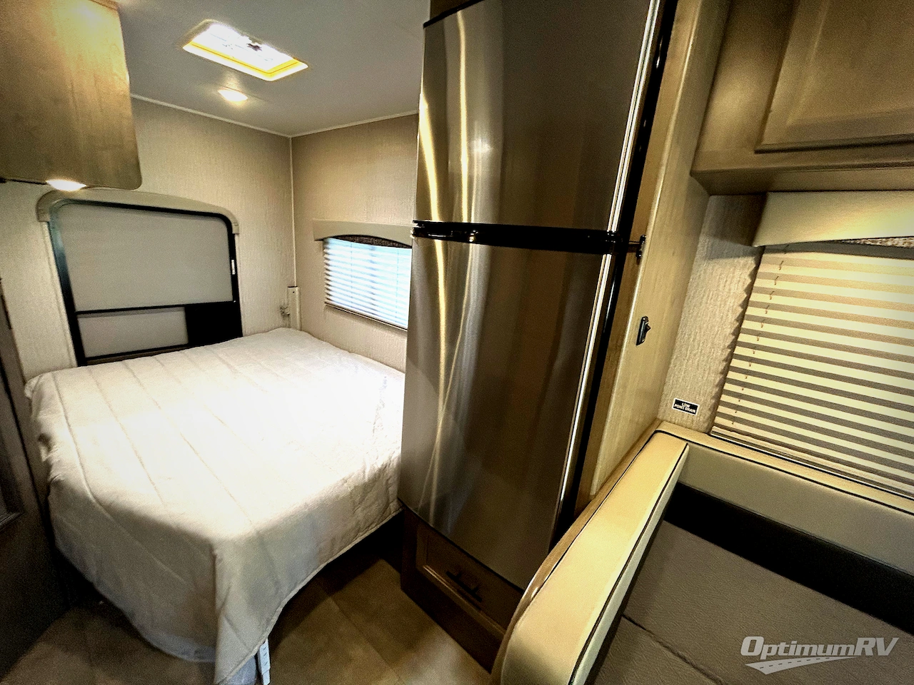 2022 Coachmen Freelander 22XG Ford 350 Photo 15