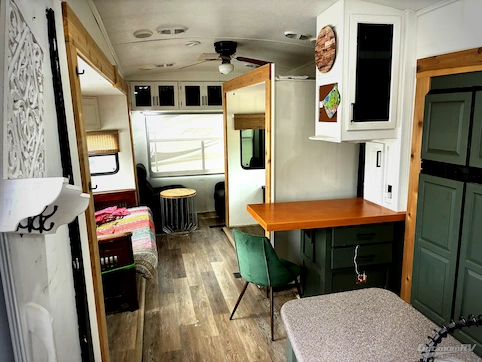 2013 Keystone Mountaineer 362RLQ RV Photo 4