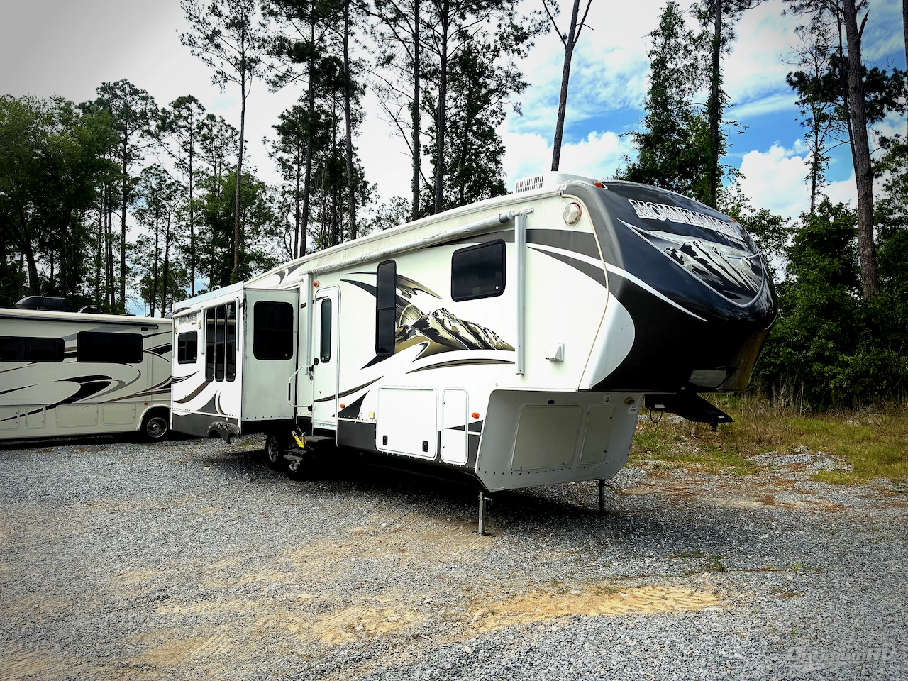 2013 Keystone Mountaineer 362RLQ Photo 1