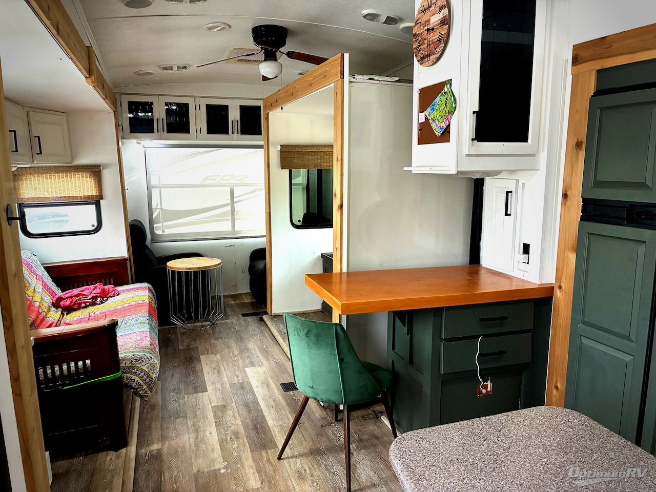 2013 Keystone Mountaineer 362RLQ Photo 4