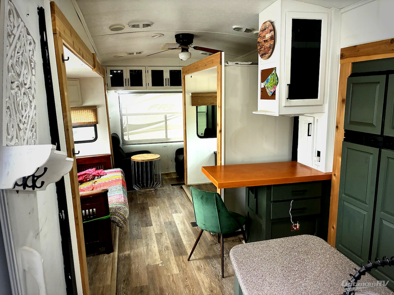 2013 Keystone Mountaineer 362RLQ Photo 10