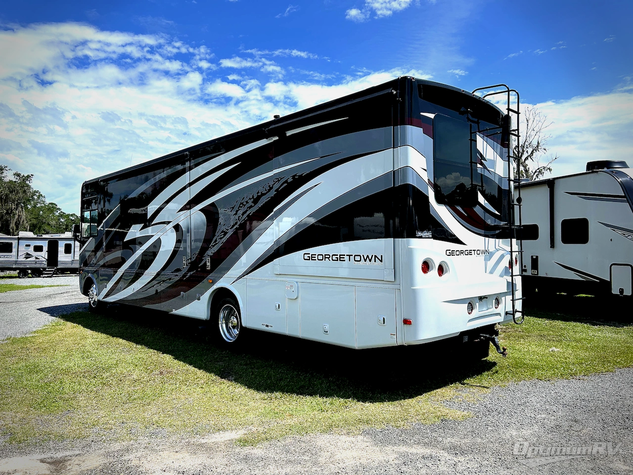 2020 Forest River Georgetown XL 378TS Photo 3