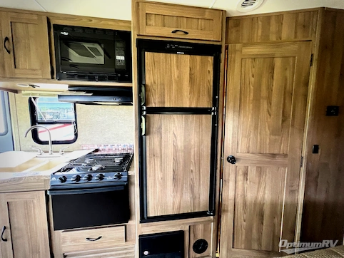 2016 Coachmen Prism 2200 LE RV Photo 4