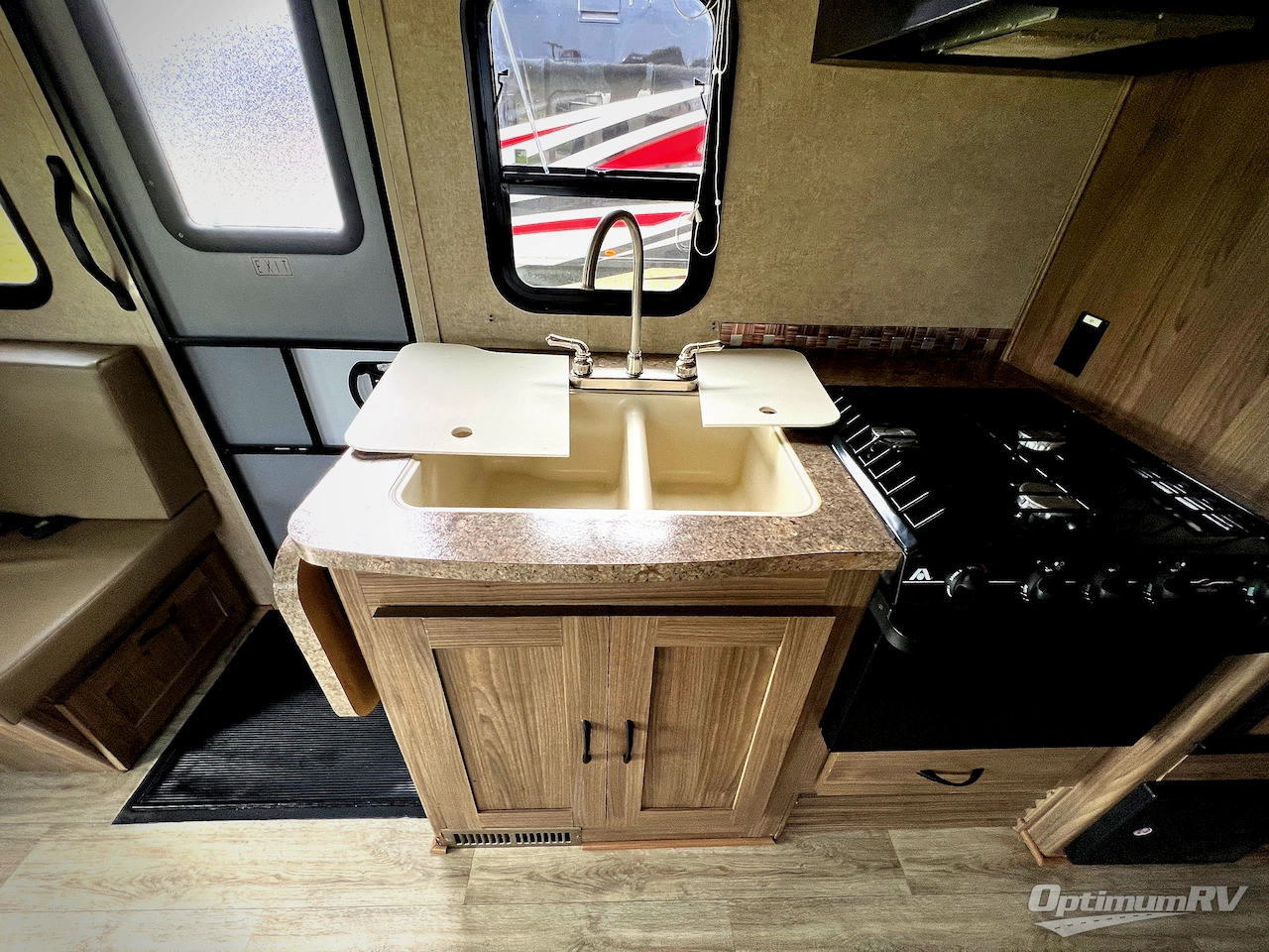 2016 Coachmen Prism 2200 LE Photo 10