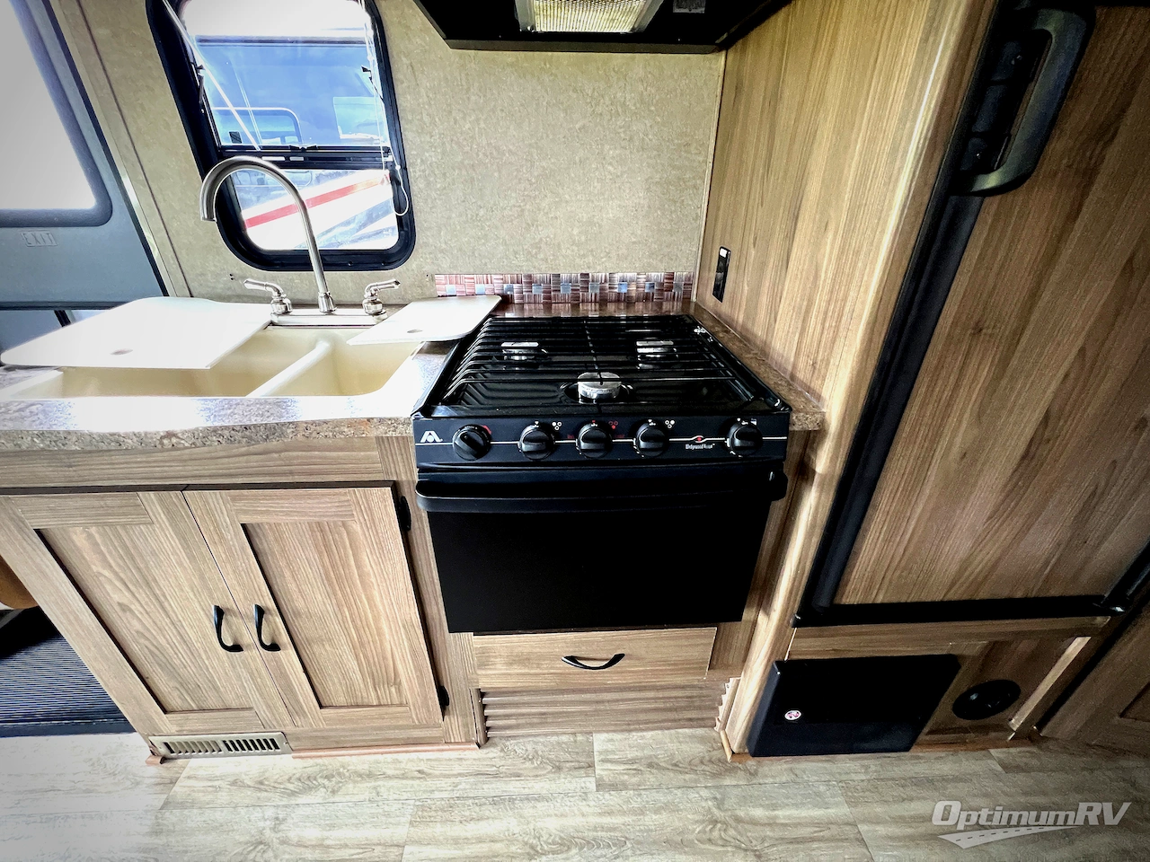 2016 Coachmen Prism 2200 LE Photo 11