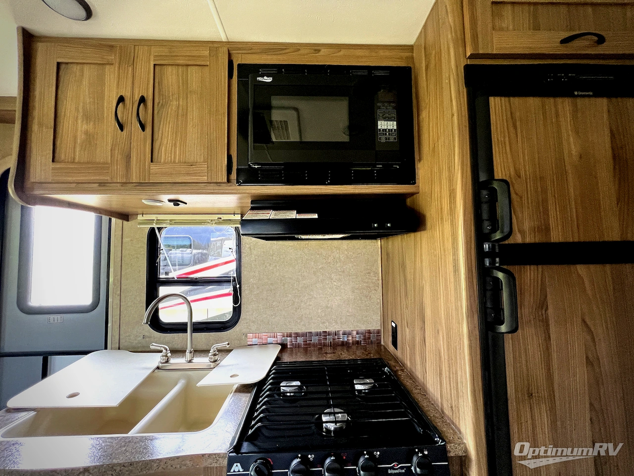 2016 Coachmen Prism 2200 LE Photo 12