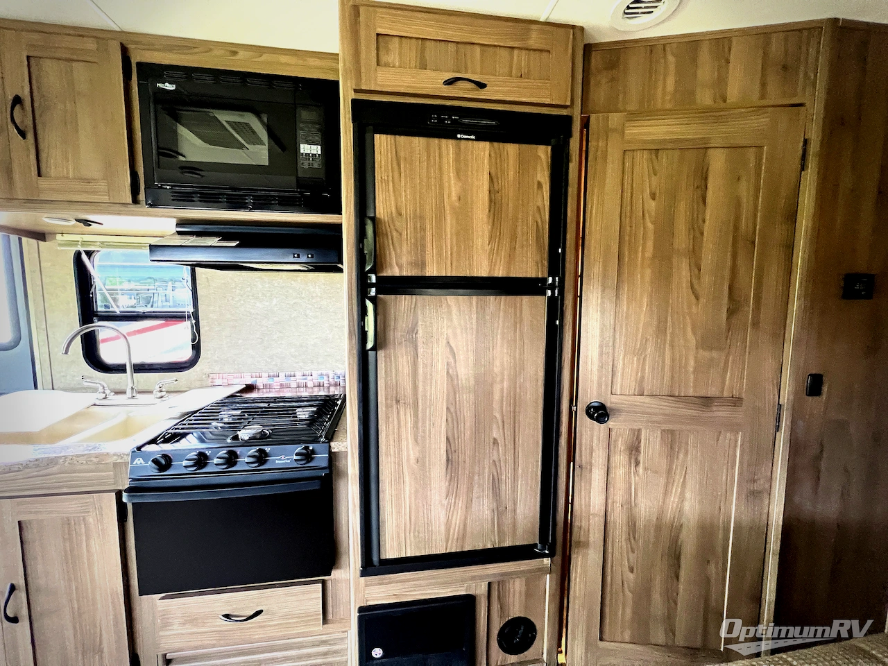 2016 Coachmen Prism 2200 LE Photo 13