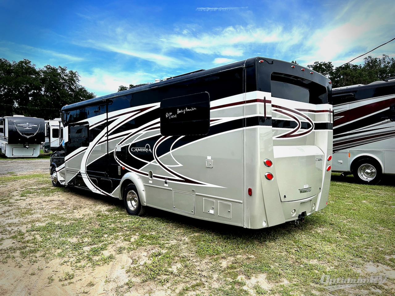 2017 Winnebago Cambria 30J Photo 3