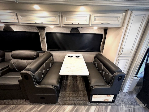 2022 Fleetwood Bounder 33C RV Photo 3