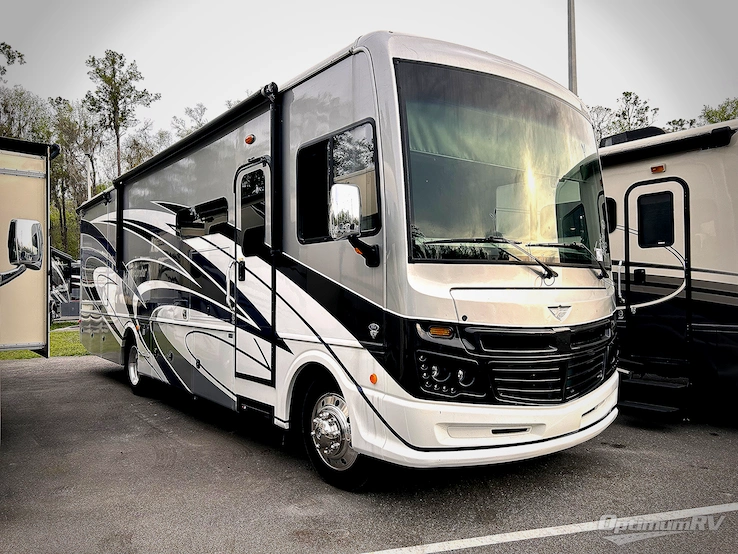 2022 Fleetwood Bounder 33C RV Photo 1