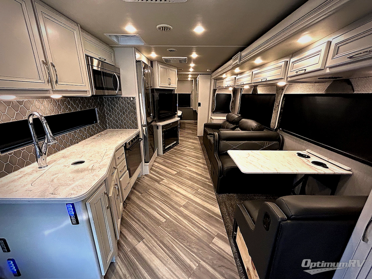 2022 Fleetwood Bounder 33C Photo 2