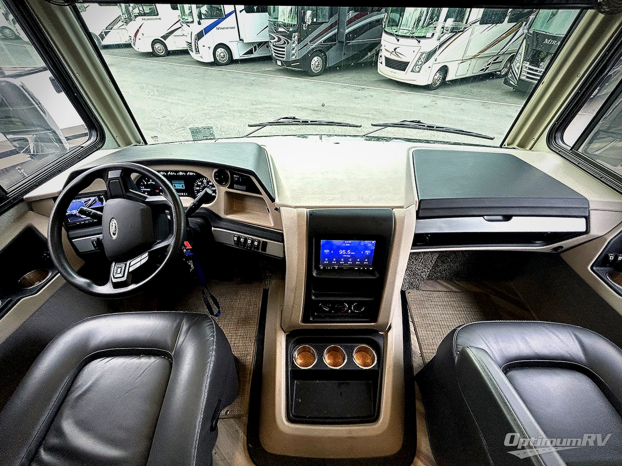 2022 Fleetwood Bounder 33C Photo 6