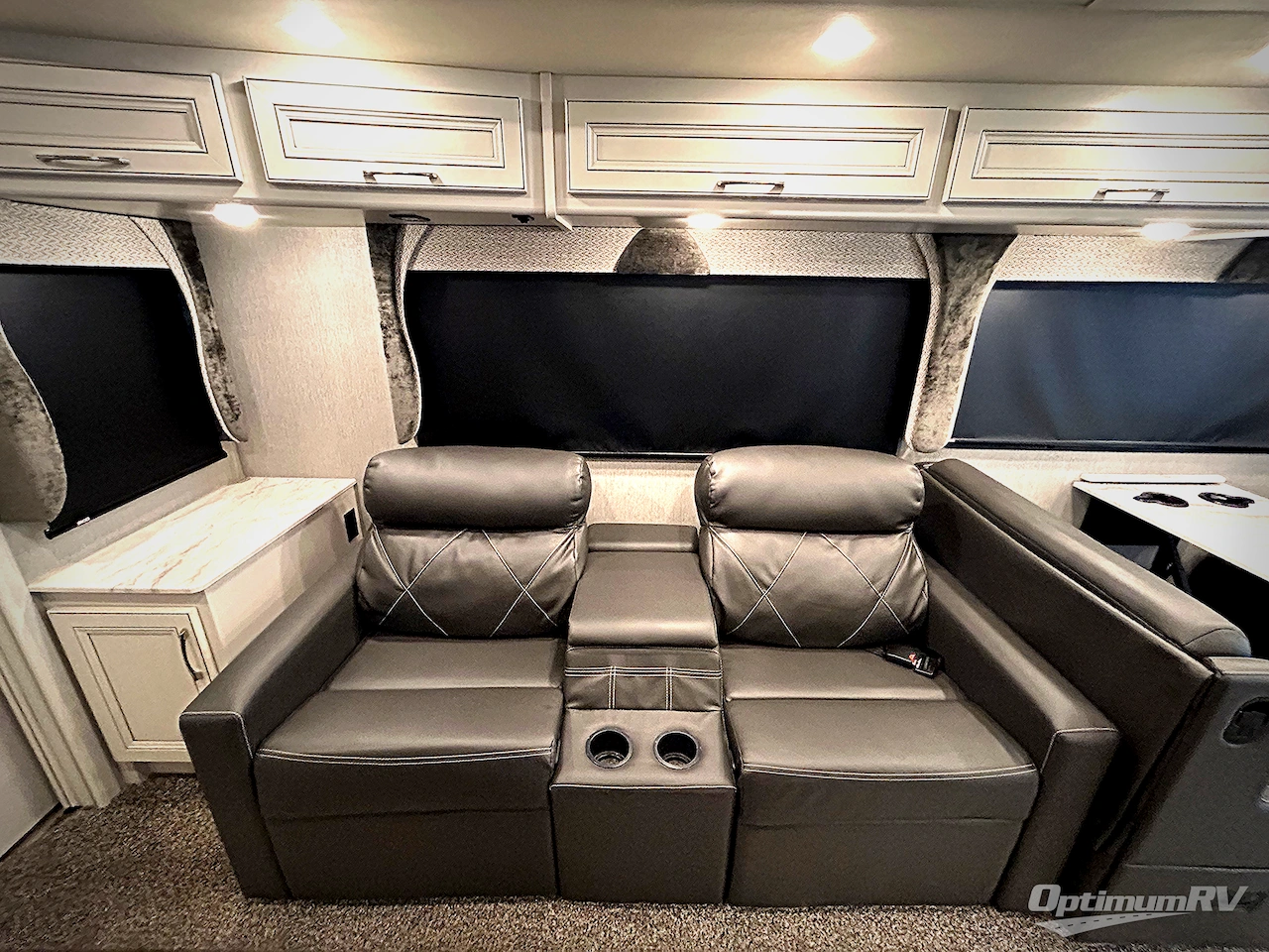 2022 Fleetwood Bounder 33C Photo 10