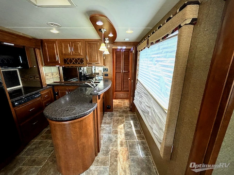 2014 Thor Challenger 37GT RV Photo 2
