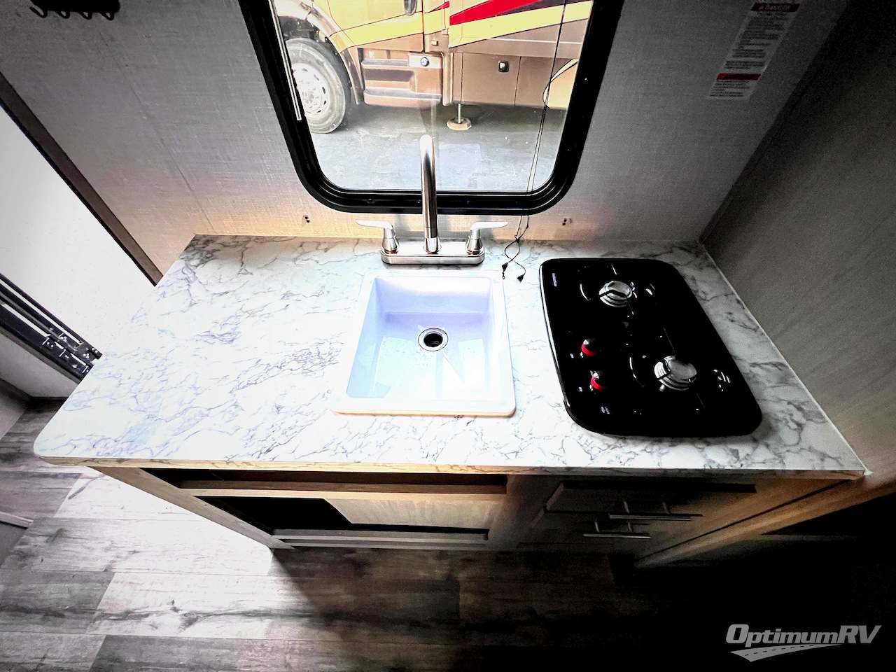 2023 Dutchmen Coleman 17B Photo 8