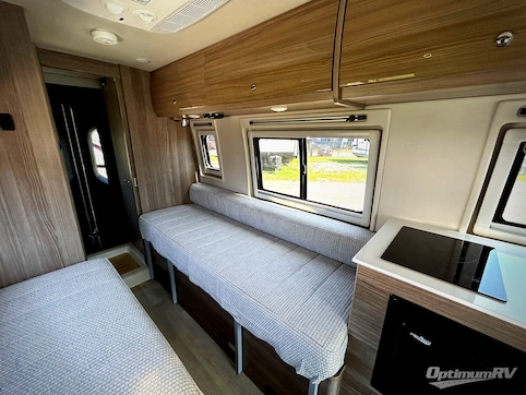 2020 Winnebago Boldt 70 KL RV Photo 4