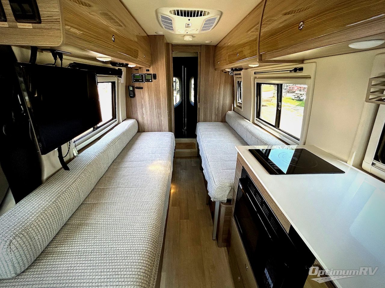 2020 Winnebago Boldt 70 KL Photo 4