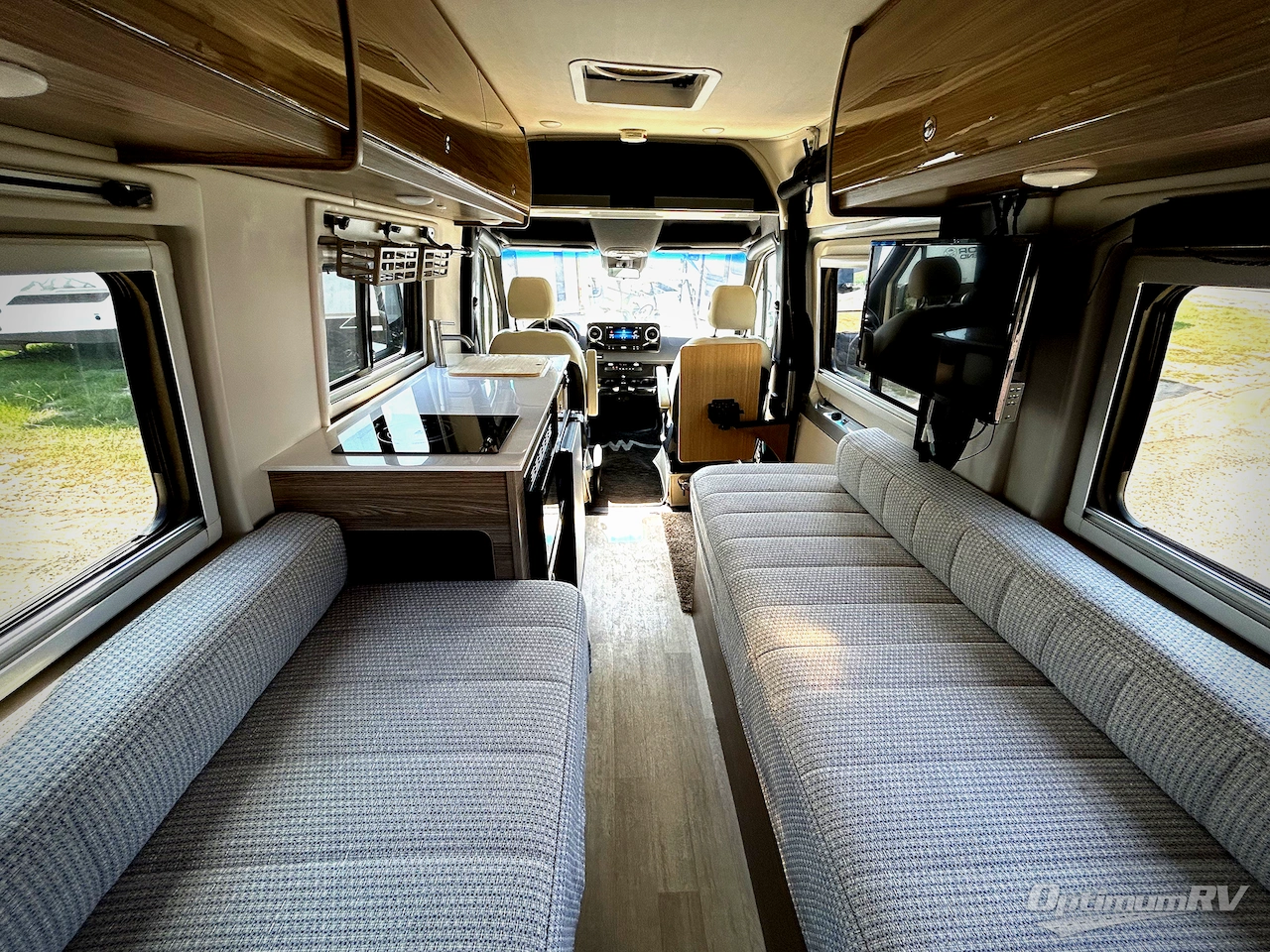 2020 Winnebago Boldt 70 KL Photo 5