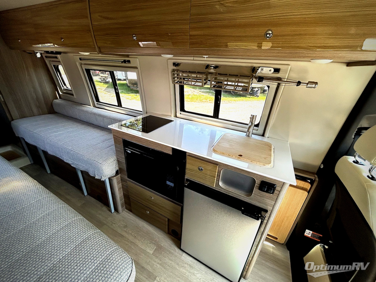 2020 Winnebago Boldt 70 KL Photo 6