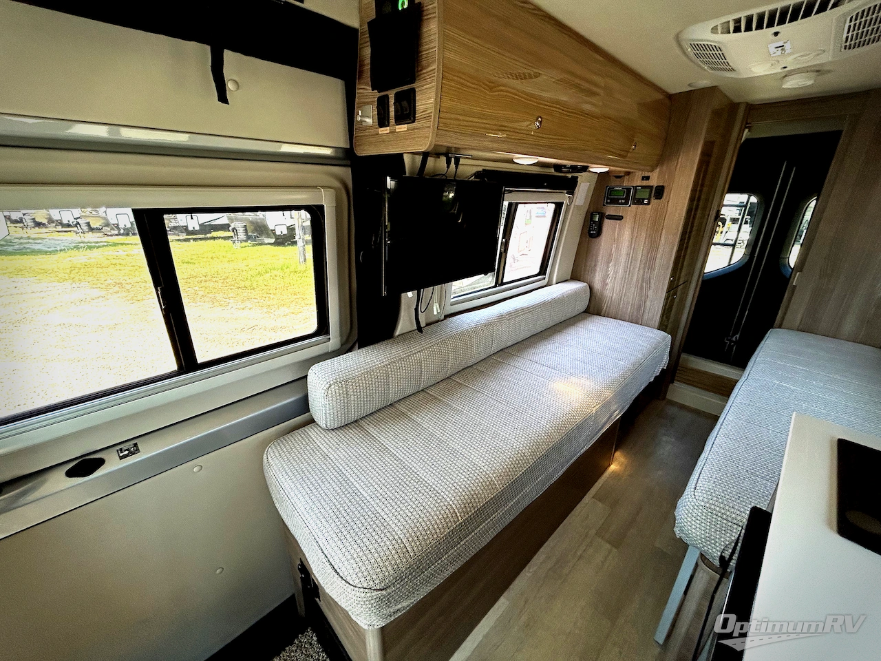 2020 Winnebago Boldt 70 KL Photo 11