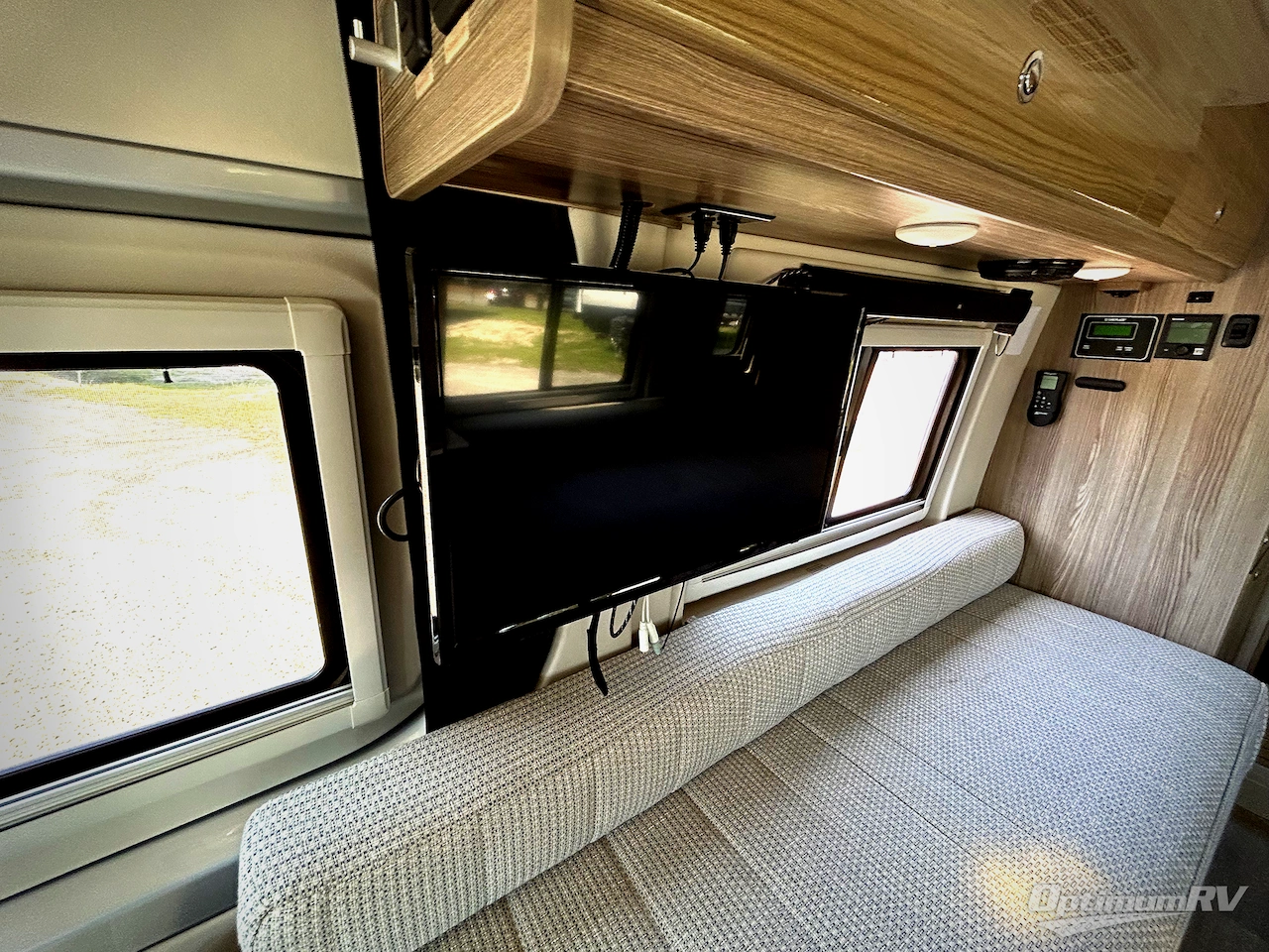 2020 Winnebago Boldt 70 KL Photo 12