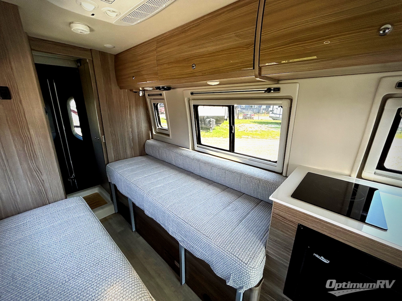 2020 Winnebago Boldt 70 KL Photo 13