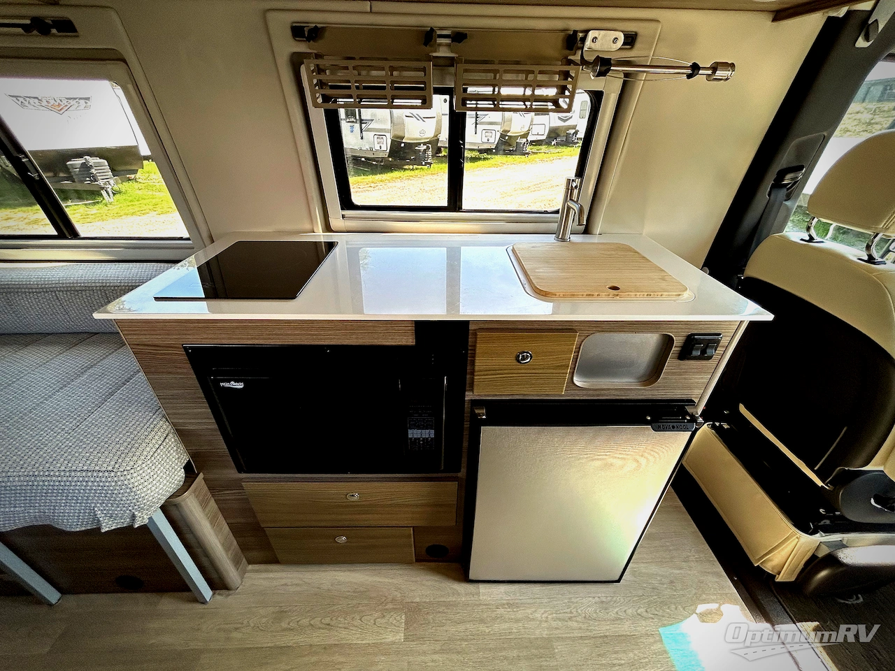 2020 Winnebago Boldt 70 KL Photo 10