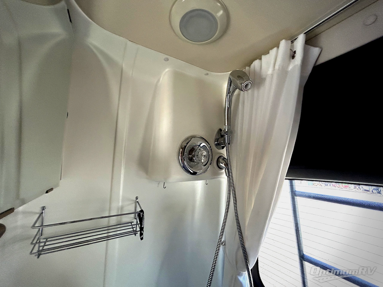 2020 Winnebago Boldt 70 KL Photo 16