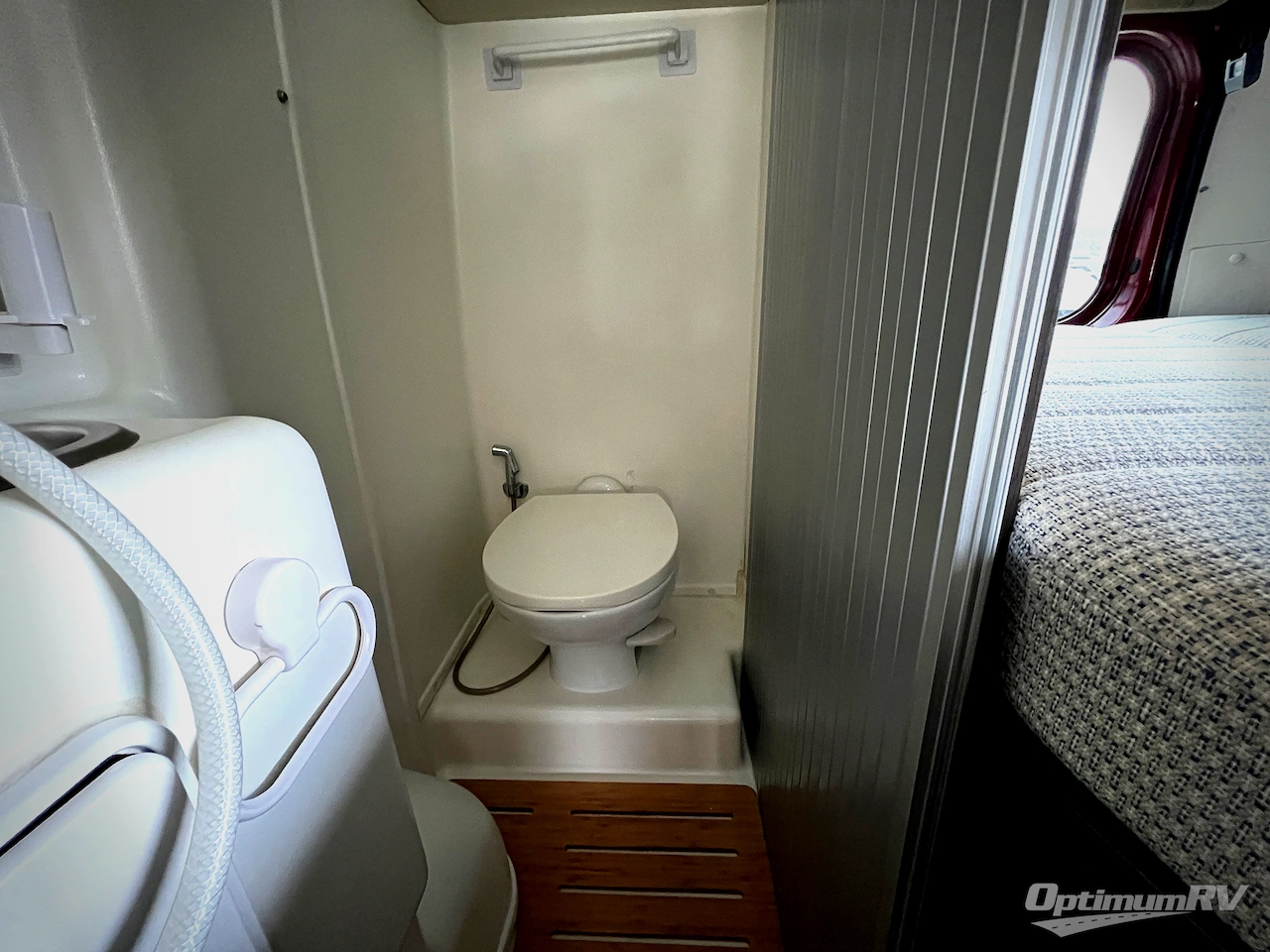 2019 Winnebago Travato 59GL Photo 17