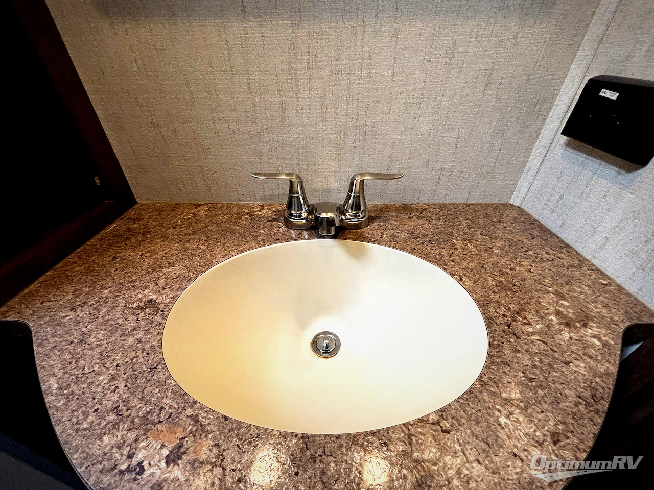 2019 Forest River Sandpiper 372LOK Photo 9