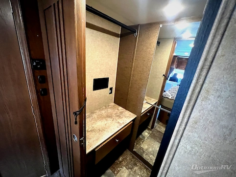 2017 Coachmen Leprechaun 240FS Ford 450 RV Photo 4