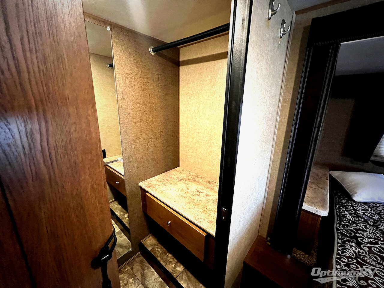 2017 Coachmen Leprechaun 240FS Ford 450 Photo 18