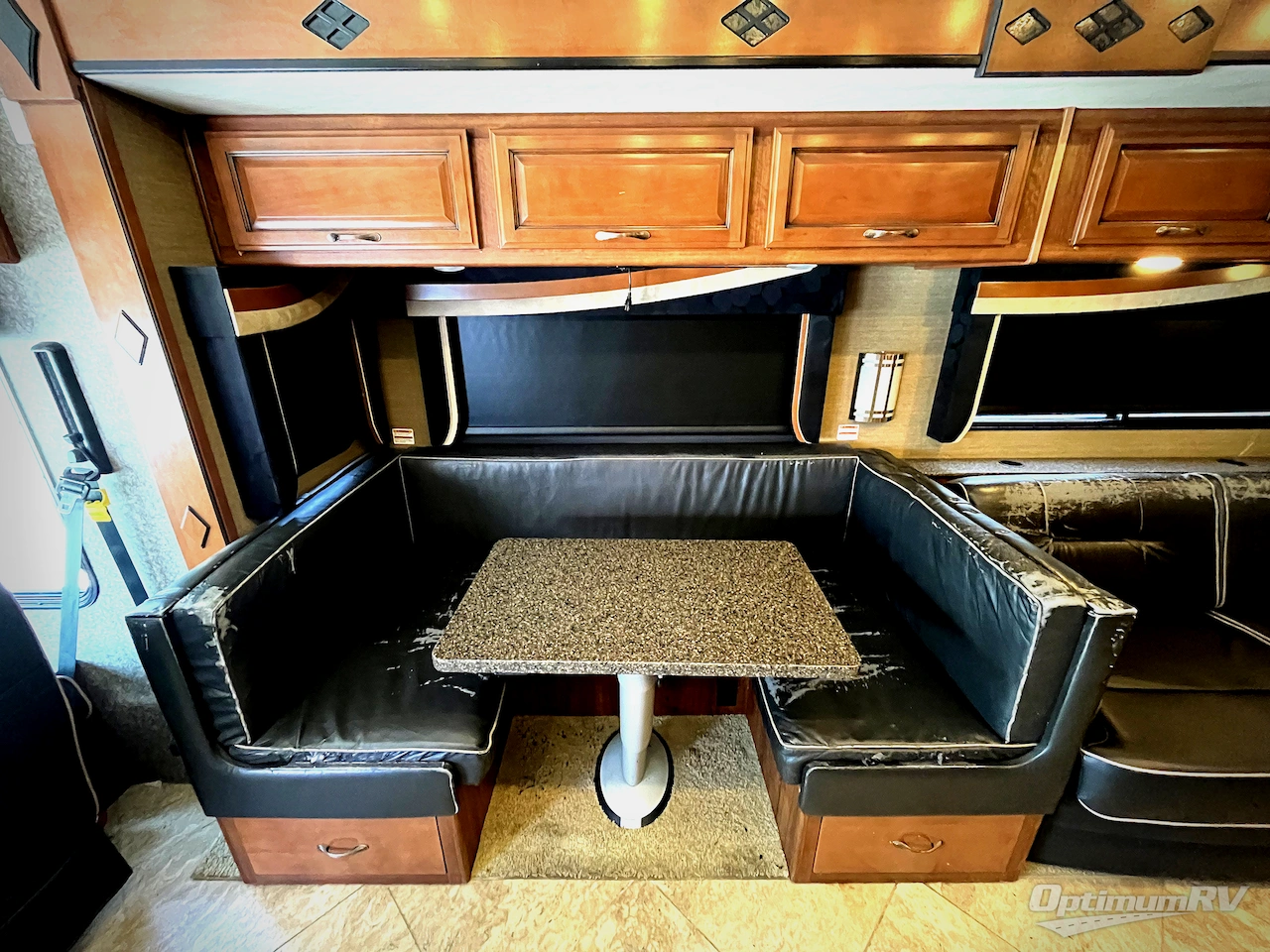 2014 Fleetwood Expedition 38B Photo 6